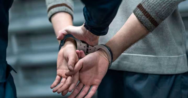 Profesor deberá devolver 10 años de su SUELDO por este impensado motivo: Infringió la ley