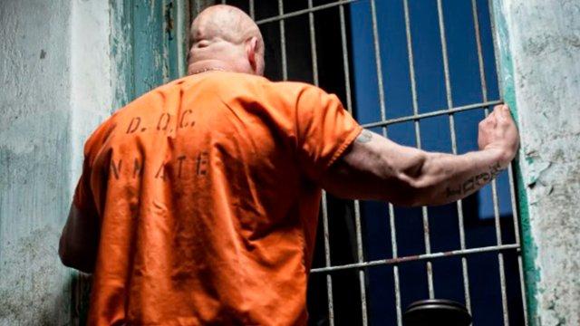 Crisis penitenciaria en Bélgica: más de 500 presos duermen en el suelo por falta de camas