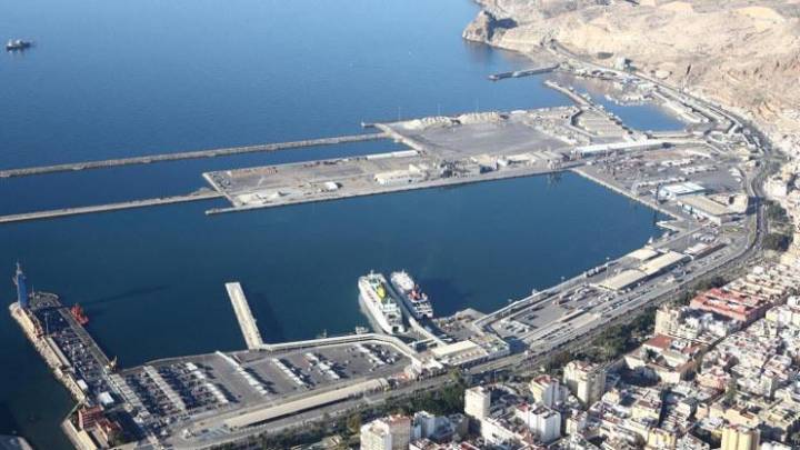 Cae una red de narcotráfico que intentó introducir 2.000 kilos de hachís por el puerto de Almería