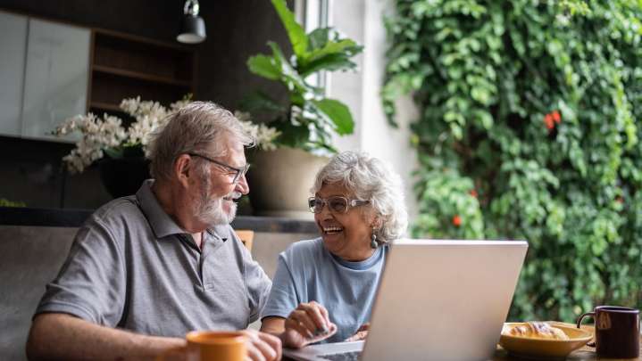 Guide to choosing between Medicare and Medicare Advantage in RI