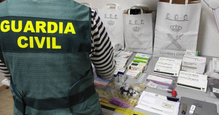 Detenidos en Málaga y Granada como integrantes de una red de venta ilegal de medicamentos
