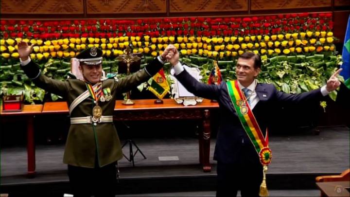 El momento en que Rodrigo Paz toma posesión como el nuevo presidente de Bolivia