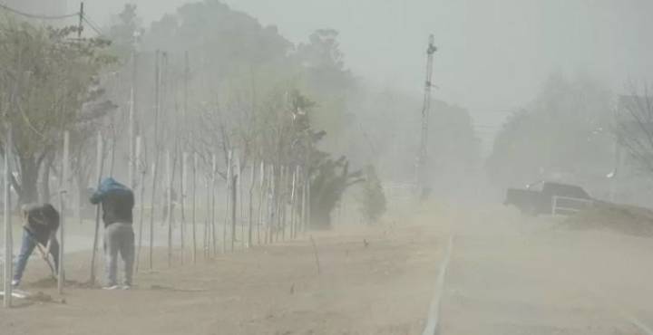 Por el temporal, suspenden la asistencia presencial del personal público en Santa Cruz