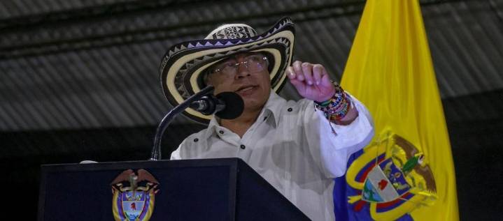 Las publicaciones que le cobran a Petro: reactivó bombardeos que le criticó a Duque