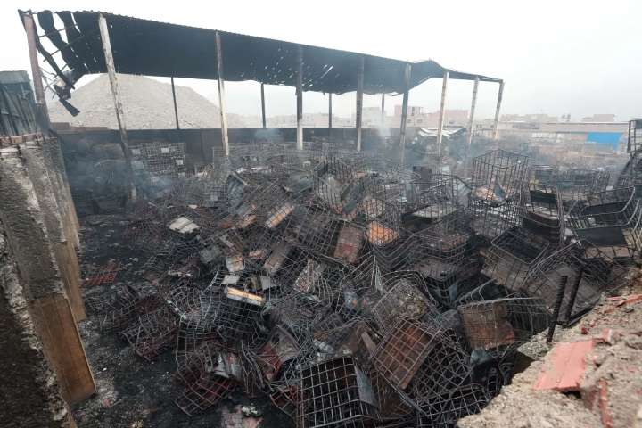 Incendio en Lurigancho: más de 30 unidades de bomberos intervinieron para controlar el fuego