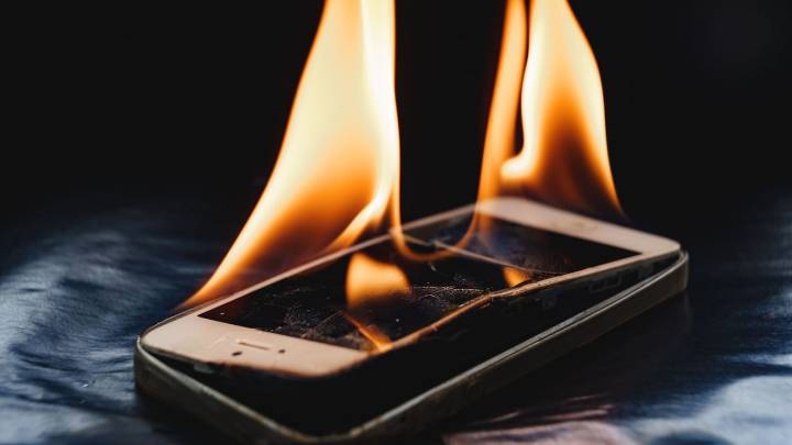 Si nota este extraño cambio en su celular, preste atención porque podría estar a punto de incendiarse o explotar