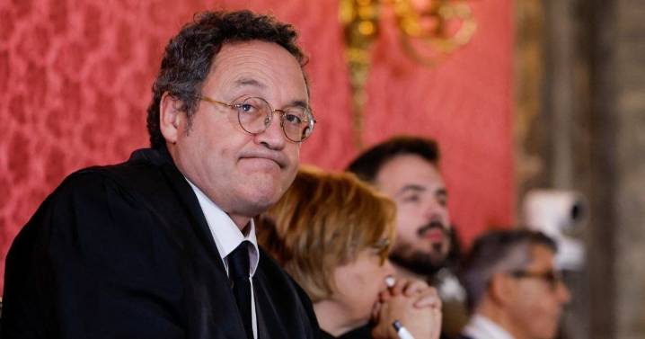 Desfile de periodistas en el estrado durante juicio contra el fiscal español por filtrar información