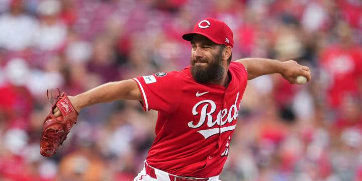 Sam Moll, Reds agree to terms for 2026