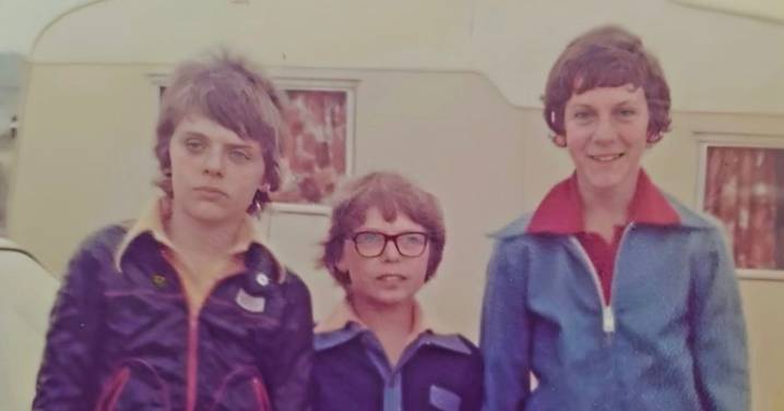 Gary ‘Mani’ Mounfield’s family share sweet childhood photo following death of The Stone Roses star