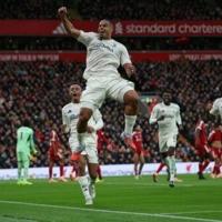 Liverpool stunned by Forest, Chelsea boost title charge