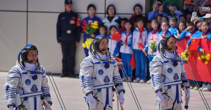 China stranded astronauts 'in good condition'
