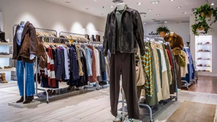 La famosa marca de calzado (con tiendas en toda España) que ahora se pasa a la ropa compitiendo directamente con Zara y Mango: "Mucho diseño, estilo y originalidad"