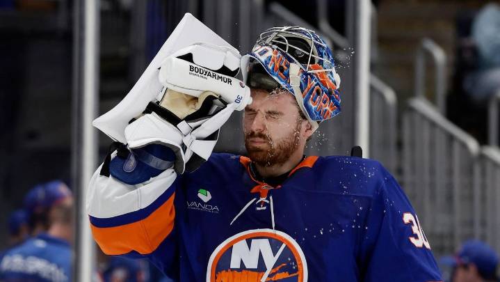 Islanders struggle to score at UBS Arena, fall to Bruins
