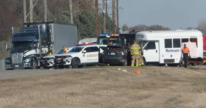 Iowa high school basketball team involved in serious bus crash