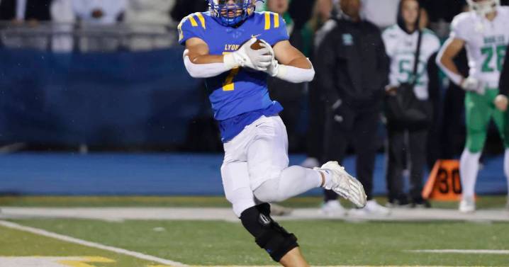 Listen: Illinois high school football recaps for Round 1 of the playoffs