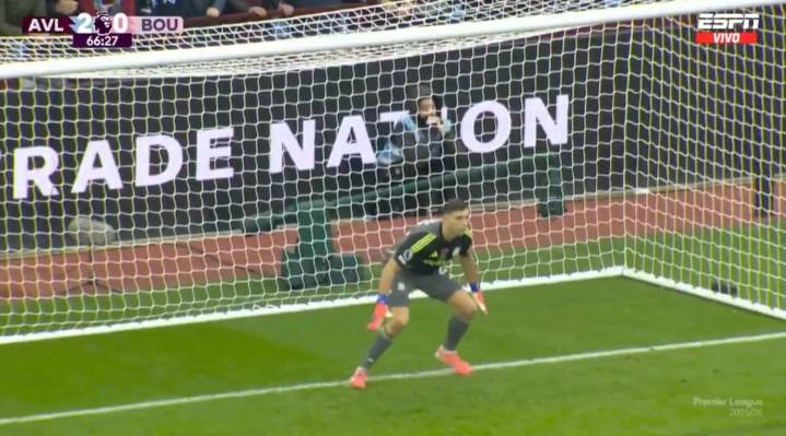 A los 60 minutos. El momento en que Dibu Martínez atajó un penal en la goleada del Aston Villa al Bournemouth