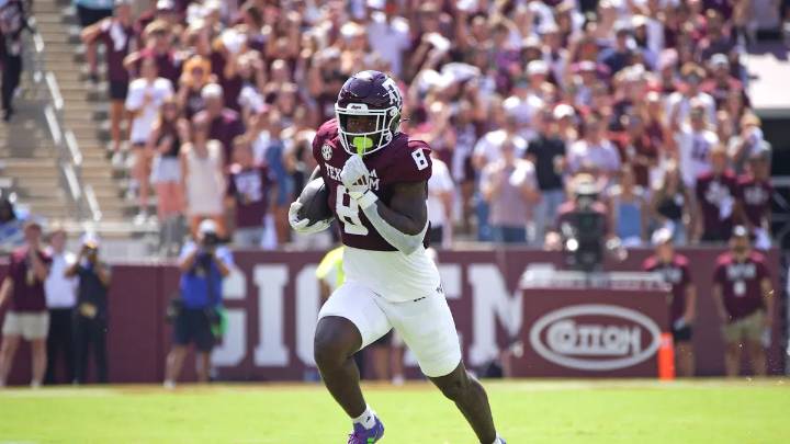Is Texas A&M RB Le’Veon Moss Available For Week 14 Game? Mike Elko Gives Multiple Injury Updates Texas A&M vs Texas heats up as key injury rulings drop before kickoff, reshaping expectations for the B