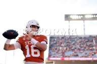 Luce Arch Manning lanzando para TD y anotando