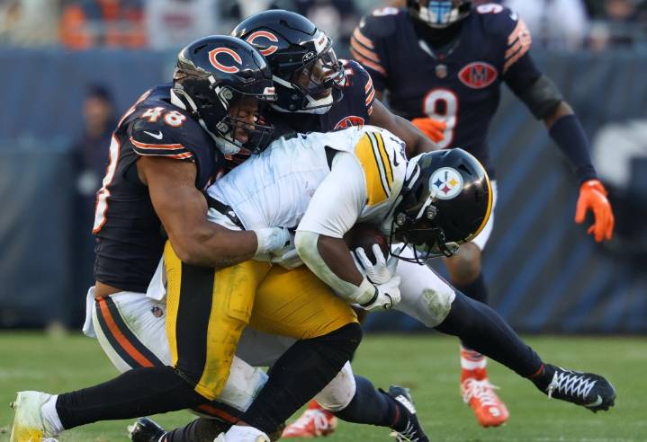 Backup LBs D’Marco Jackson and Amen Ogbongbemiga help Chicago Bears defense keep rolling with the punches