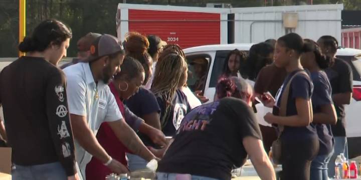 Turnaround Foundation hosts 6th annual Thanksgiving feast in Augusta