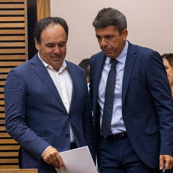 El PP valenciano reorganiza el grupo parlamentario ante el acuerdo inminente con Vox para investir a Pérez Llorca