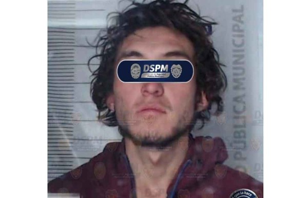 Da cristalazo a pick up y roba artículos deportivos