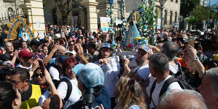 Procesiones latinoamericanas: la manifestación más poderosa de identidad y fe en un continente que, a su manera, sigue creyendo