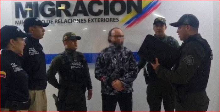 VIDEO Extraditan desde Francia a presunto asesino del sacerdote, Darío Valencia