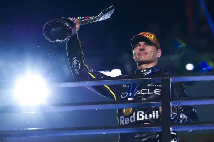 ¡Max Verstappen bajo los reflectores de Las Vegas!