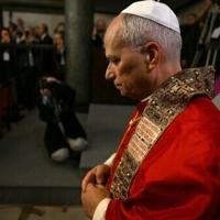 In Istanbul, pope meets bereaved family, prays with Armenians