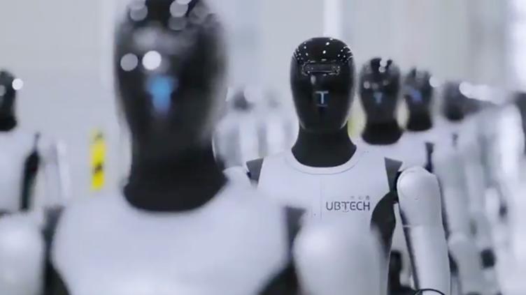 Entregó China “ejércitos” de robots humanoides a fábricas 🎦