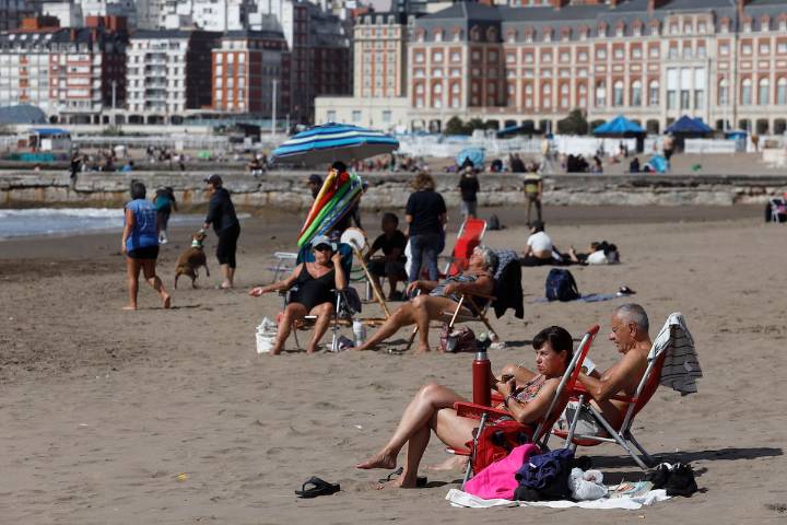 A partir de cuándo rigen y de cuánto son los montos. Multas por fumar en la playa de Mar del Plata