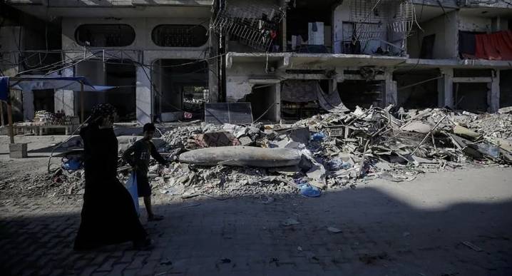 Israel bombardea Gaza y dice que los últimos cuerpos recibidos no son de rehenes