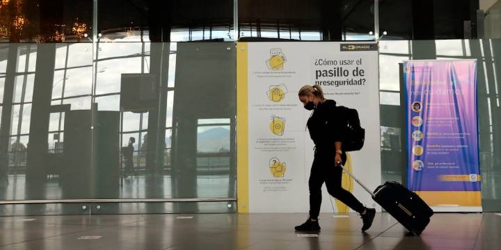 Colombianos viajan más que nunca: el dólar bajo y las nuevas rutas reconfiguran el mapa aéreo