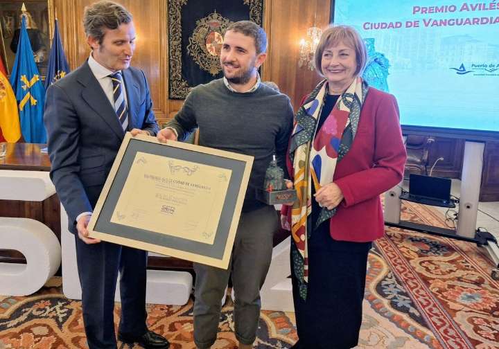 Diego Baeza recibe el premio de la Cadena SER de Avilés: «Reconoce el trabajo, el esfuerzo y la constancia»