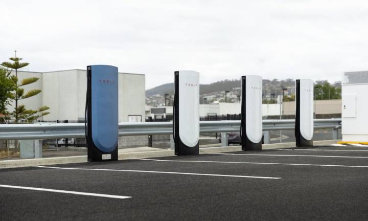 Tesla celebrates 75k Superchargers, less than 5 months since 70k