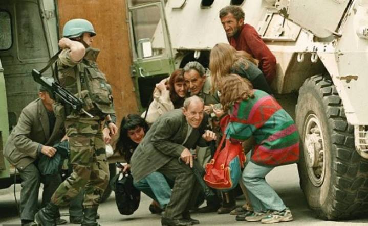 "Safaris humanos": el oscuro turismo de guerra para millonarios y que ahora es investigado en Italia