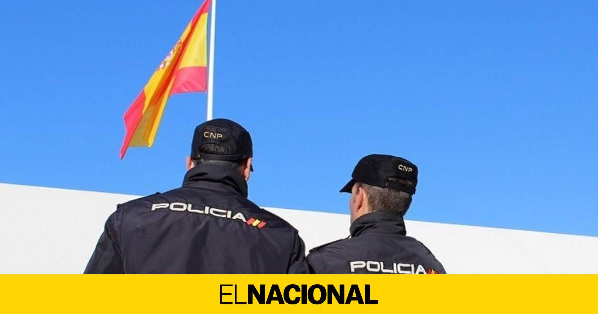 Piden cuatro años de cárcel a dos policías por obligar a una profesora de Terrassa a hablar en castellano
