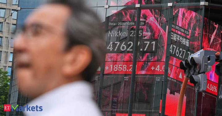 Japan's Nikkei retreats for 4th day on tech valuation concerns