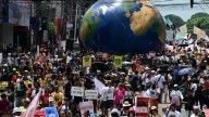 Más de 50.000 personas salieron a las calles en Brasil para presionar a negociadores en la COP30