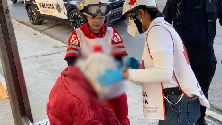 Chofer de ruta urbana huye tras tumbar a abuelita cuando esta se bajaba