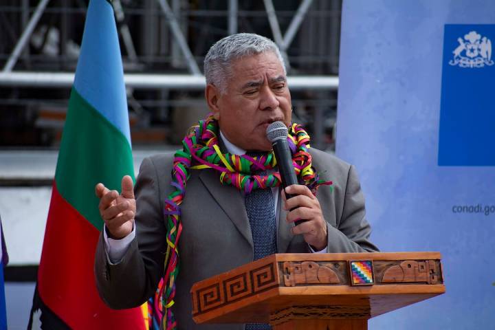 VIDEO. “Cualquier padre ayudaría a sus hijos”: alcalde de Arica responde tras hacer campaña por su hija candidata a senadora fuera del plazo legal