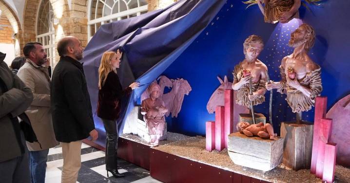 La Diputación de Cádiz enciende su alumbrado de Navidad y abre su Belén de la Estrellas