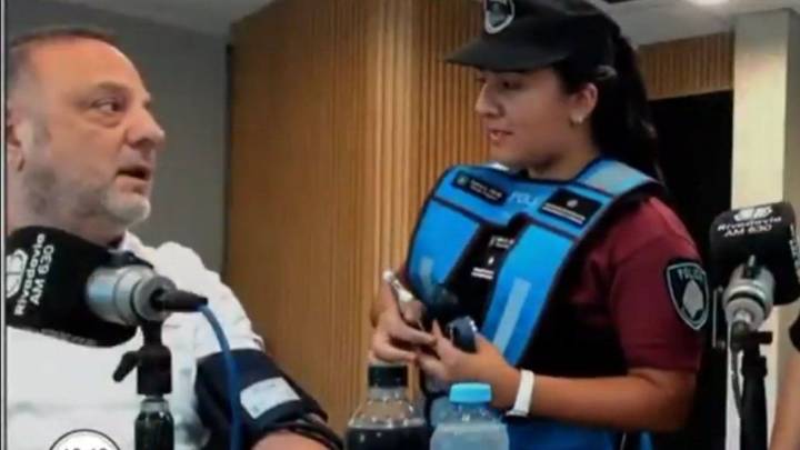 Baby Etchecopar tuvo un problema de salud en vivo y debió ser asistido