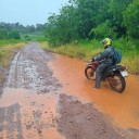 Bajo lluvia y barro: el esfuerzo de los maestros para llegar a las escuelas en la jornada del Aprender