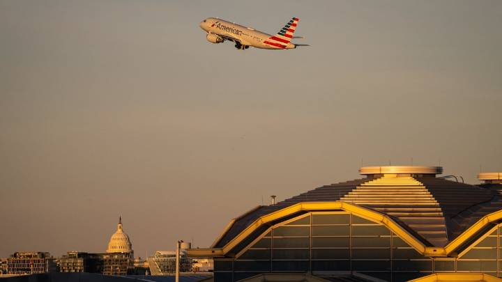 FAA orders flight reductions for DCA, IAD, BWI and nationwide