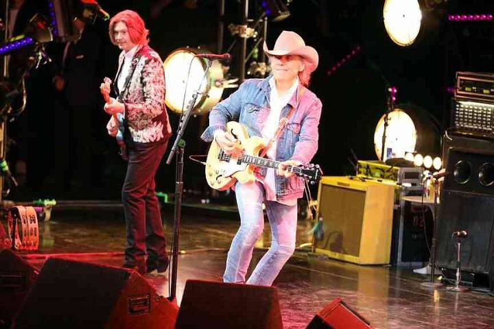 ZZ Top, Dwight Yoakam co-headline “Dos Amigos” tour concert April 17 at North Little Rock arena