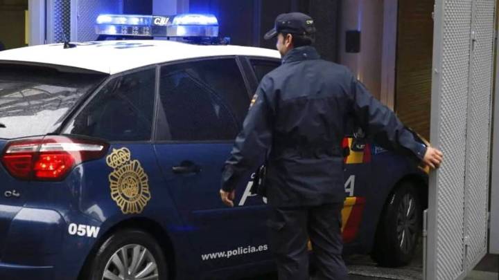 Muere un policía nacional agredido cuando sorprendió a dos jóvenes robando