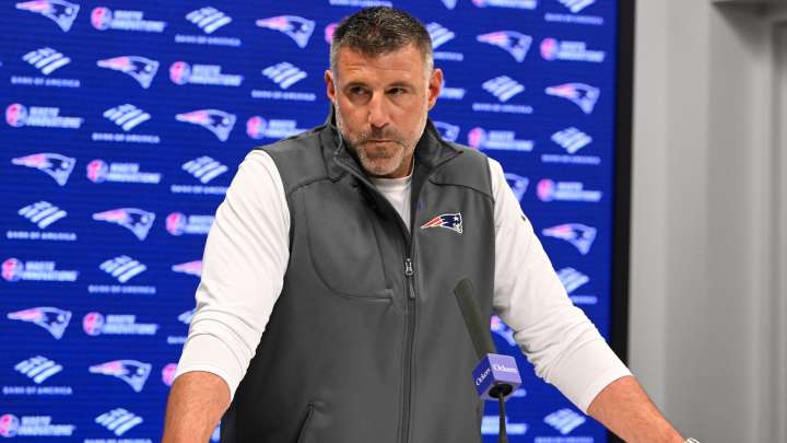 Mike Vrabel Has Wild Quote On Whether Patriots Were Close To Trades