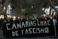 Un grupo de jóvenes irrumpe en Mesa y López contra el acto de Vito Quiles: «Canarias será la tumba del fascismo»